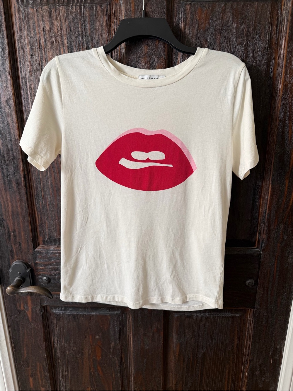 Cream Short-Sleeve Tee with Pink and Red Lip Graphic